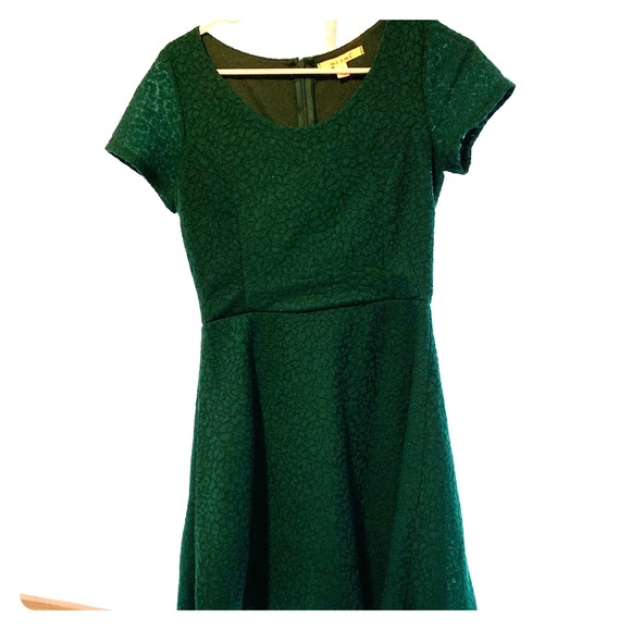 mimi Dresses & Skirts - Green a line textured dress